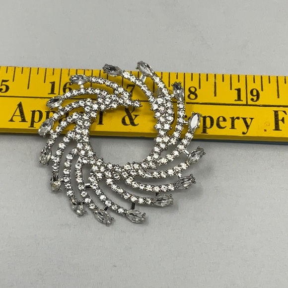 NWOT Really cool sparkly clear rhinestone spiral earrings - Picture 3 of 4